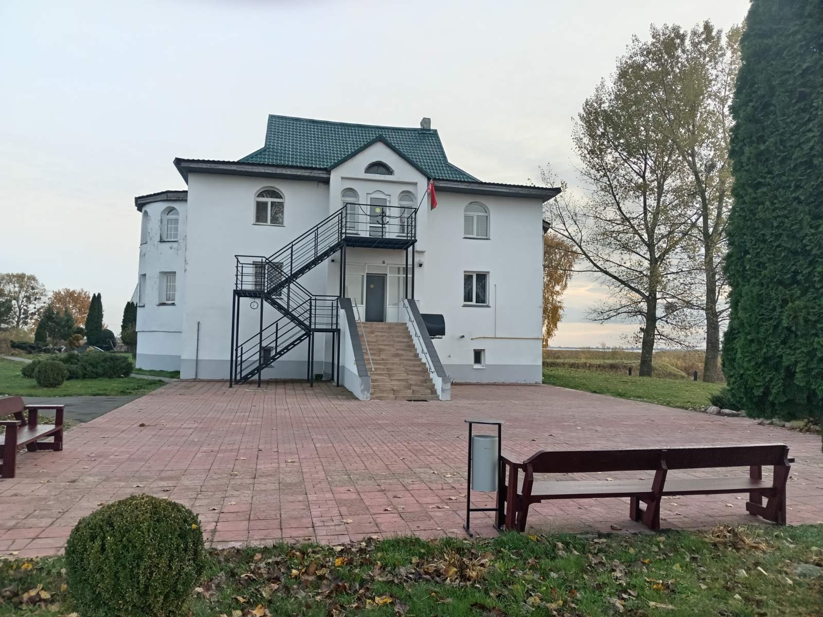 Дом престарелых Листопад, здание